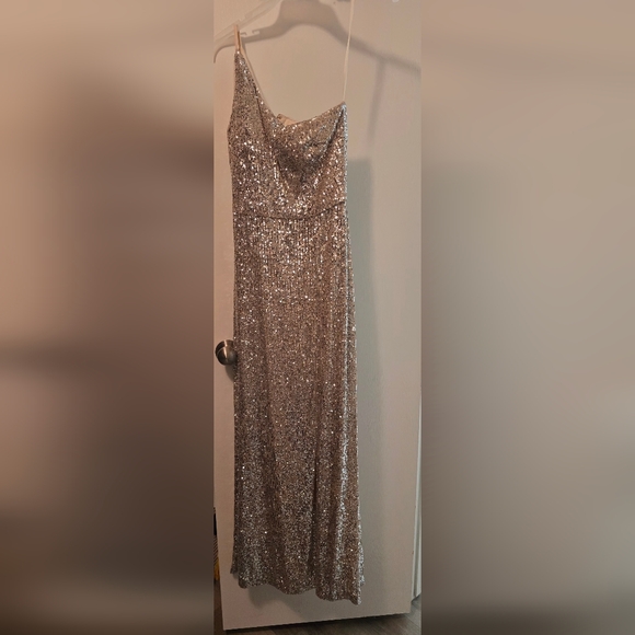 Xscape Dresses & Skirts - Xscape Gold Sequin Midi Pencil Dress